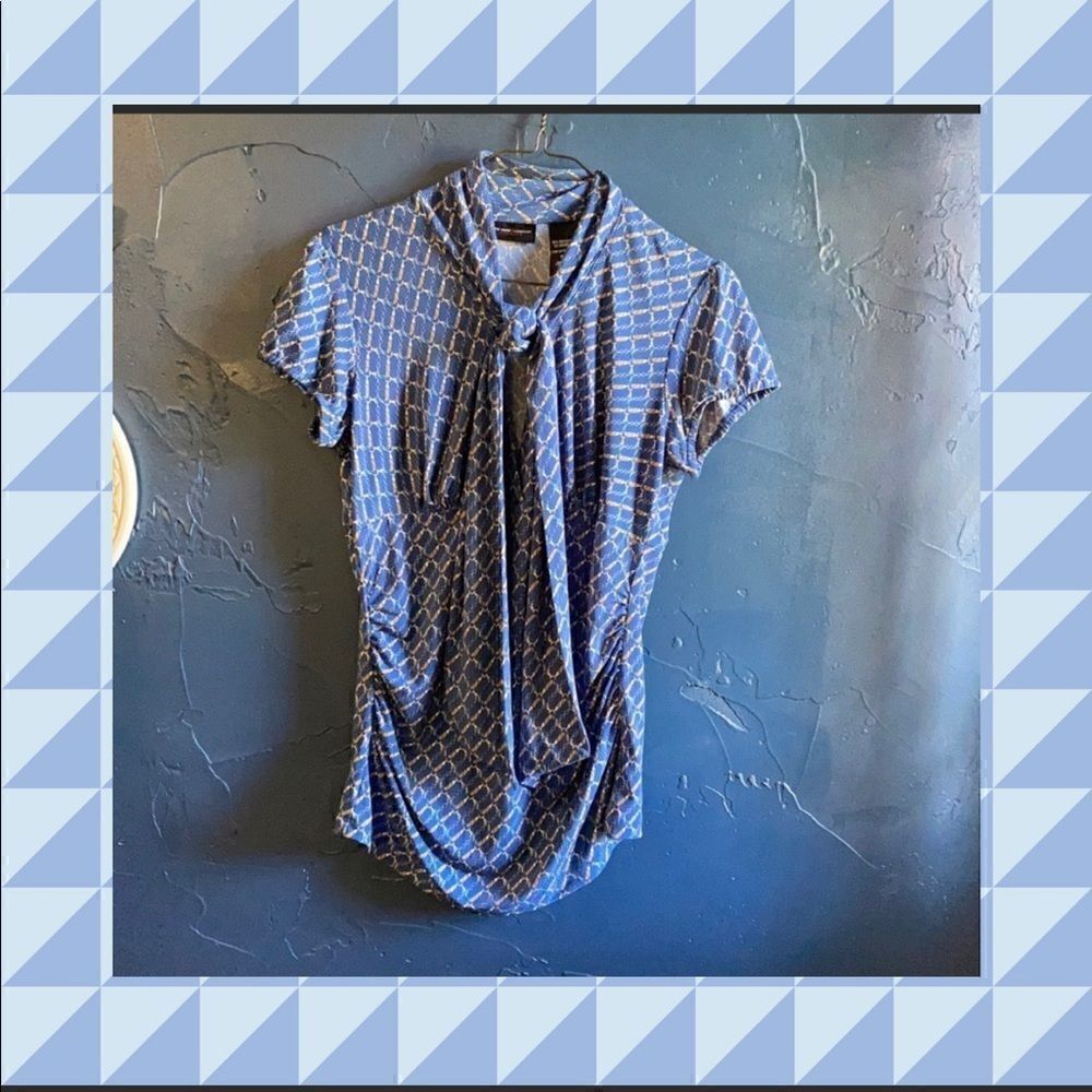 🎁♦️New York & Company Blue Top! 3 for $25 look for♦️bundle items and offer $25